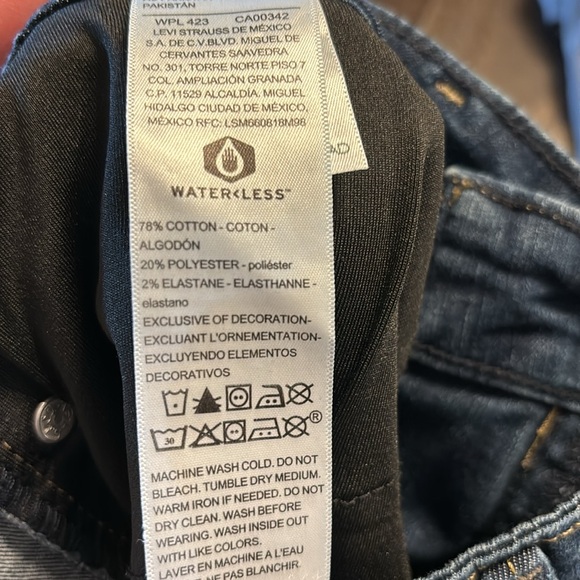 Levi totally shaping bootcut jeans size 33X32 - Picture 6 of 7